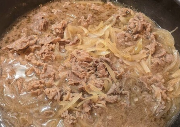 嘘だろ…"めんつゆ"なのに旨すぎる！【おばあちゃんが作る牛丼】大学生息子も爆食い「ご飯に合う～！」「倍量なのに(泣)」特盛もペロリの"黄金比"