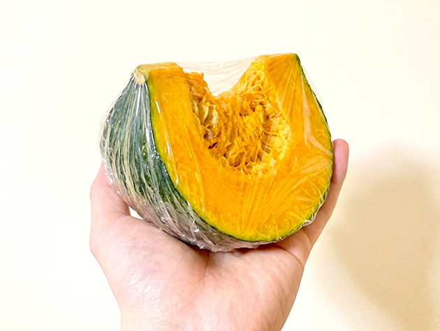 【かぼちゃ、そのまま野菜室に入れないで！？】実は"1週間以上"も長持ち！？「早く知りたかった…」「すぐ使える！！」正解は簡単！
