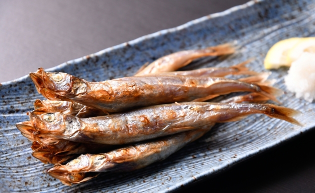 【お願い！"ししゃも"はこんな風に焼かないで！？】ビールメーカーが教える食べ方が「最高…」「ウマ！」家族で争奪戦！