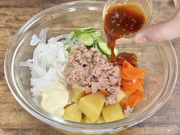なんで今までやらなかったの…【ポテサラはもう一生コレ！】マヨに"あのタレ"を混ぜるだけ「これってデパ地下？」ほんっとにおいしい〜