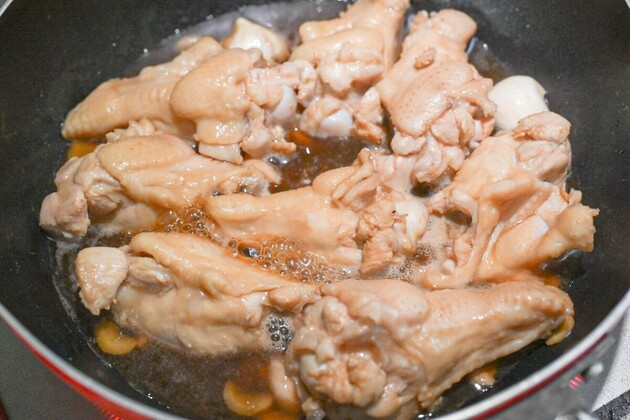 【やっすい手羽元がべらぼうに旨くなる】生のままドボ〜ンが大正解！15分で「しみっしみ」「やわらかっ…」味付け"ポン酢だけ"白米消えるよ(泣)