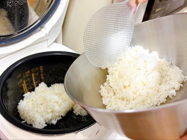 【みんなー！おにぎりに鮭入れないでー！？】「なにこれうっっっま！」「今すぐ試したい」メーカー暴露で→大反響！もっと作れば良かった！
