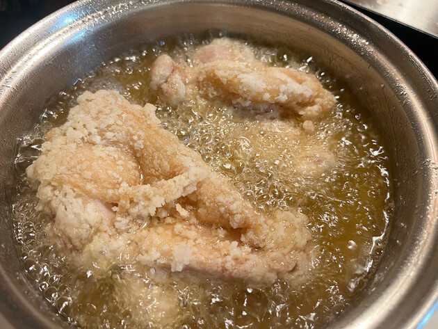 【栗原はるみさん】は“鶏もも肉”をこう食べるのね！？「衣がザックザクになる！」「全然違う(泣)」クセになる！我が家の"定番入り"レシピ