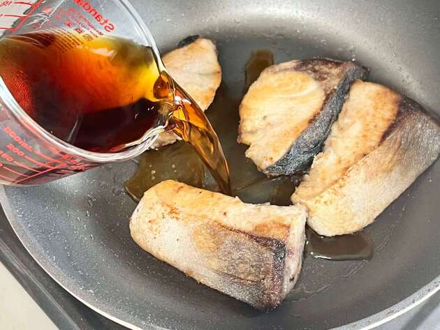 【笠原シェフ流】は"ブリ照り"をこう作るのね！？あの液体で「後味さっぱり」「絶品甘辛」白米泥棒…(泣)箸が止まらない美味しさ
