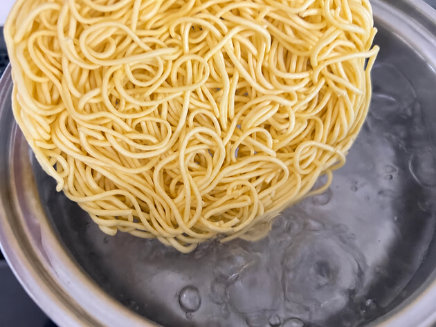【袋麺はもう一生コレ！！】「食べログ1位」のラーメン店主が教える「飛び上がるほど美味しくなる」食べ方！「はあ幸せ(泣)」満足感すご!!