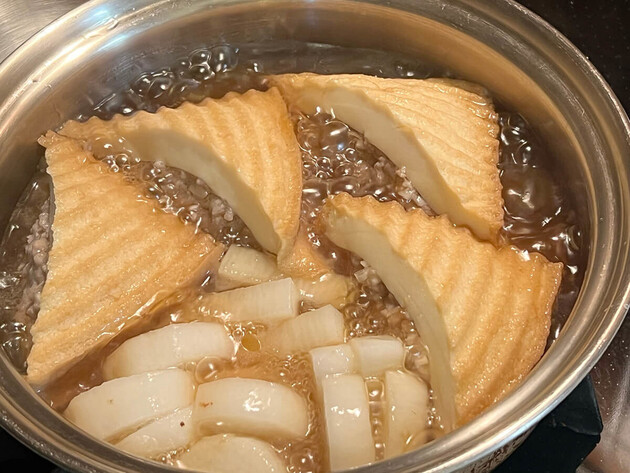 うますぎて震えちゃう…【厚揚げはこの食べ方が最高！】「5分でいいの!?」「思わずにやり」"詰め込むだけ"でお店級の味