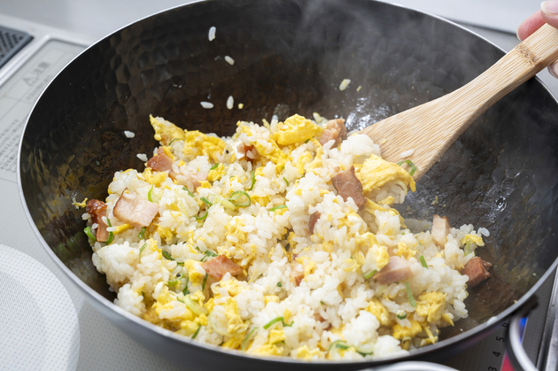 【やってたら至急やめて！チャーハンのNG食べ方】「マジで危険」「100℃でも菌は死なない」管理栄養士がゾクリとする警告→「気をつける」