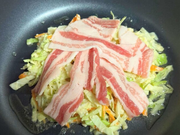 【お豆腐は冷奴にしないで！】→フライパンかホットプレートで焼くだけ…夕飯の食卓に出したら「毎日でも食べたい！」と夫も大興奮
