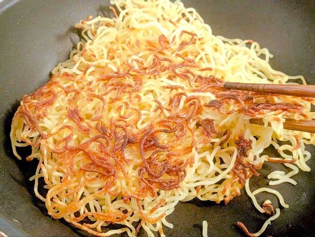 うますぎて震えちゃう…【袋麺"焼きそば"はこの食べ方が最高！】栗原はるみさん流の作り方に夫も「まるで高級中華料理屋の味わい！」と大絶賛♪