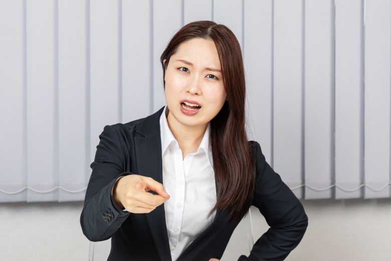「どうせ高卒でしょ（笑）」学歴で僕を見下す取引先の部長⇒会議後、社長のひと言で…顔面蒼白に
