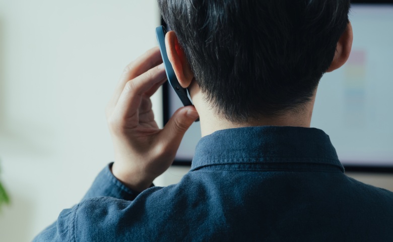 食事中も運転中も、夫に電話をかけてくる義母。「電話くらい出られるでしょ」無神経さに呆れた日