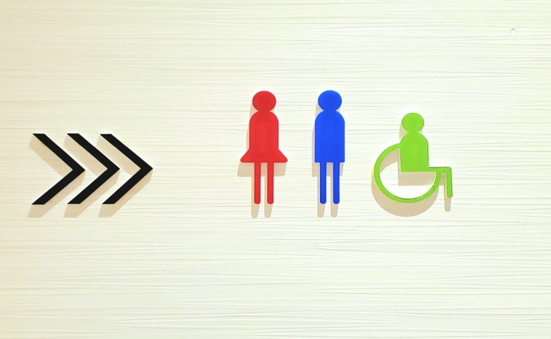 トイレから出た直後…私が歩いた道に点々と続く「赤い痕」。周囲をザワつかせる事態に！？