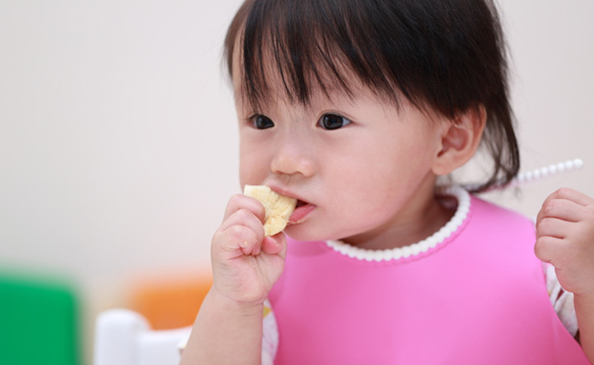 食事中に激怒する10カ月の息子。一体何が理由？【管理栄養士に相談】