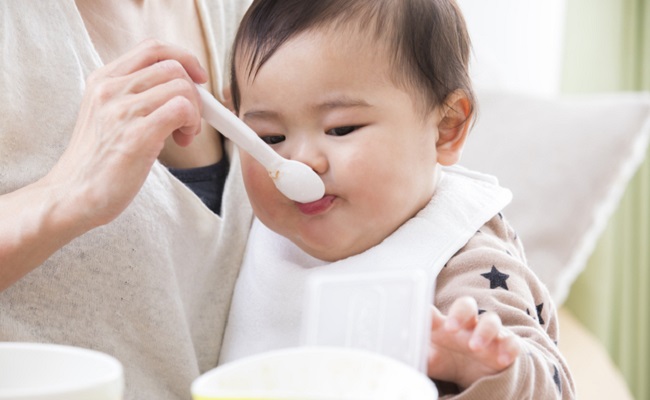 ごめんね 生後5カ月の赤ちゃんに離乳食をあげすぎて大変なことに 体験談 Fundo ごめんね 生後5カ月の赤ちゃんに離乳食をあげすぎて大変なことに 体験談 Fundo