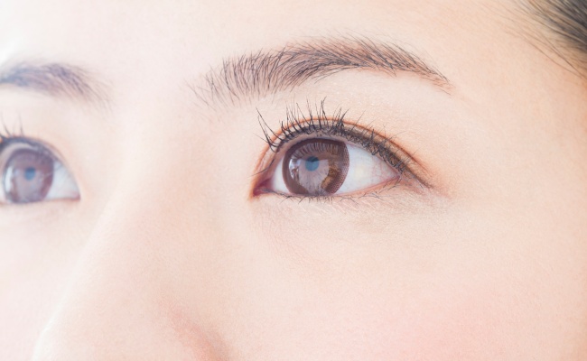 針を刺す 一晩貼るだけのマイクロニードルで目元のハリ改善 体験談 年7月24日 Biglobeニュース