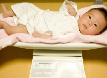 成長のスピードは個人差あり 小さめ赤ちゃんだったわが子の話 体験談 ベビーカレンダーのベビーニュース