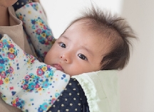ドスンッ 顔面蒼白 子どもがベッドから落下 頭を打って嘔吐して ベビーカレンダーのベビーニュース