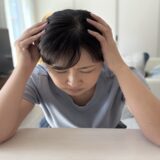 医師「実は朝が要注意」コントロールできない更年期の気分ムラが起こる理由と和らげるコツ【医師解説】