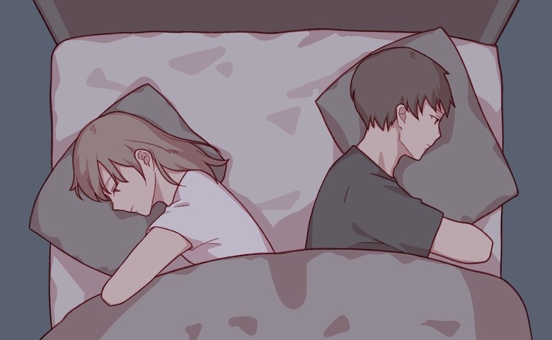 ベッドで背中合わせに眠るカップルが心の距離を感じている様子を描いたイメージ
