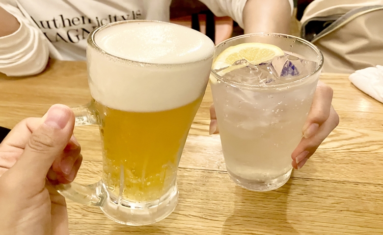 「まさか居酒屋で！？」彼からのサプライズプロポーズに笑った理由とは【体験談】