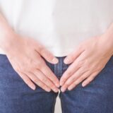 「下半身の毛が…」元カレとの再会で衝撃！脱毛ゼロの私が体験サロンに走ったワケ【体験談】