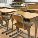「くっさ…！」授業中に異変。机の中から出てきた正体に絶句したワケは【体験談】