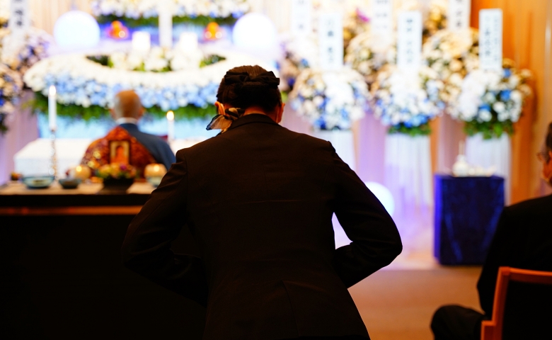 「住職は？」義母の葬儀で義姉たちが突然読経を開始。周囲もそうぜんとなった驚きの光景