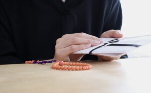 「香典はいくら？服装は？」法事で悩んだ「正しさ」と私の答え【体験談】